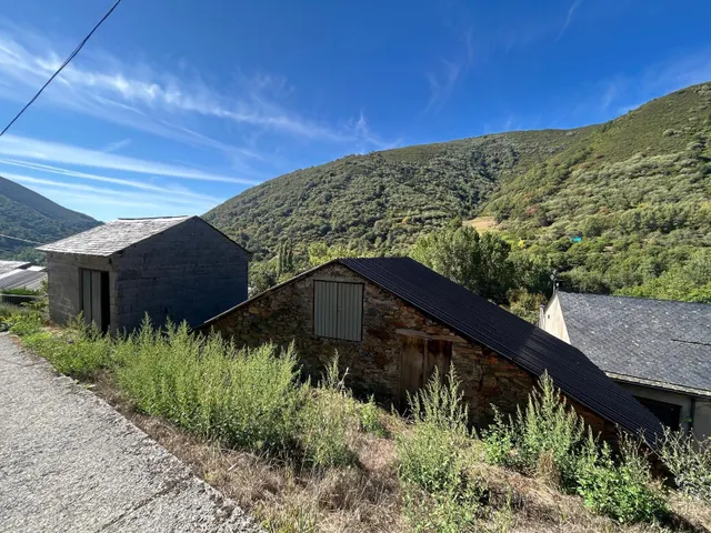 Encantadora Casa de Piedra en Villafranca del Bierzo por solo €65,000 — 21