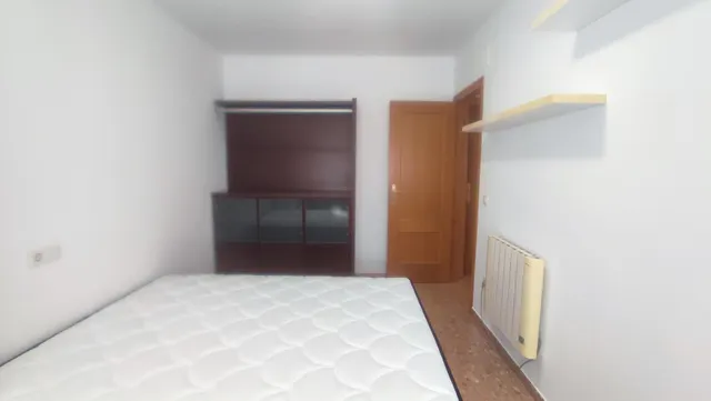 ¡Buscamos al 4.º compañer@ de piso! Habitación amplia junto  - foto 2
