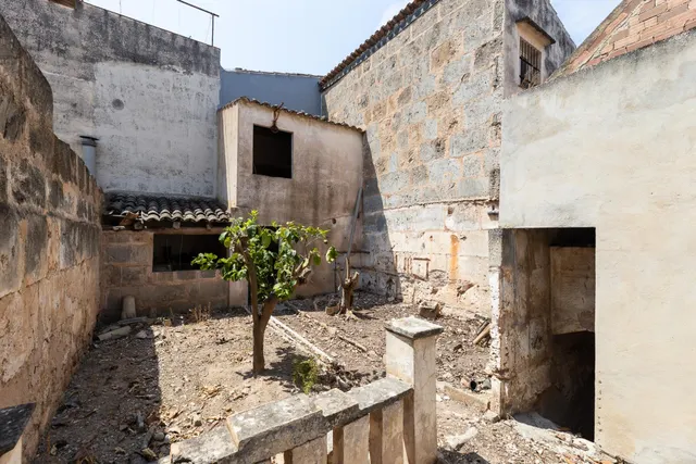 ADOSADO CON PATIO EN EL CENTRO DE LLUCMAJOR PARA REFORMAR — 17