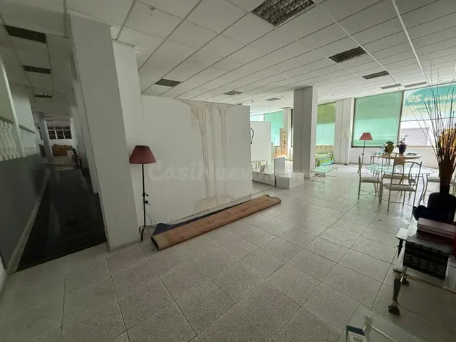 Gran Local en Venta en La Laguna - Espacio que Impulsa a tu Negocio — 30