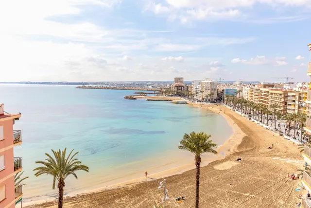 Apartamento en venta en Torrevieja, ubicado en la zona de La Loma, a pocos minutos a pie de la Playa del Cura. Primera línea de mar! — 13