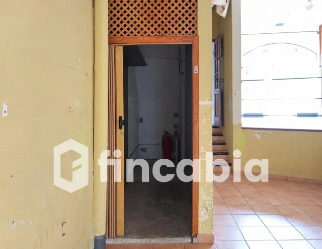 Casa para reformar con patio, balcones y local en Breda — 31