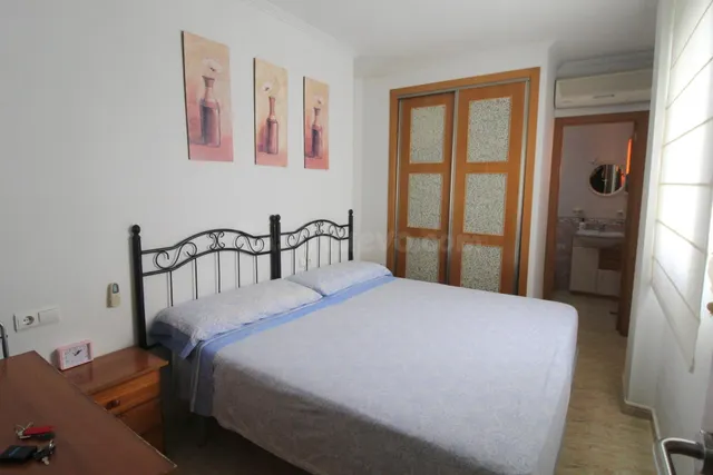 Ático de 3 dormitorios y 2 baños, con solárium privado y plaza de aparcamiento — 5