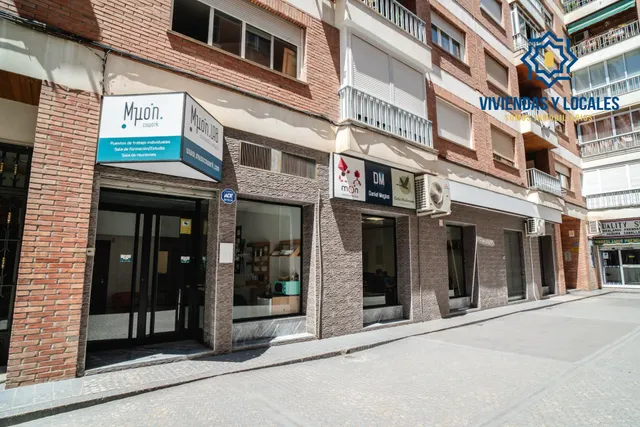AMPLIO LOCAL EN GRAN CAPITÁN — 20