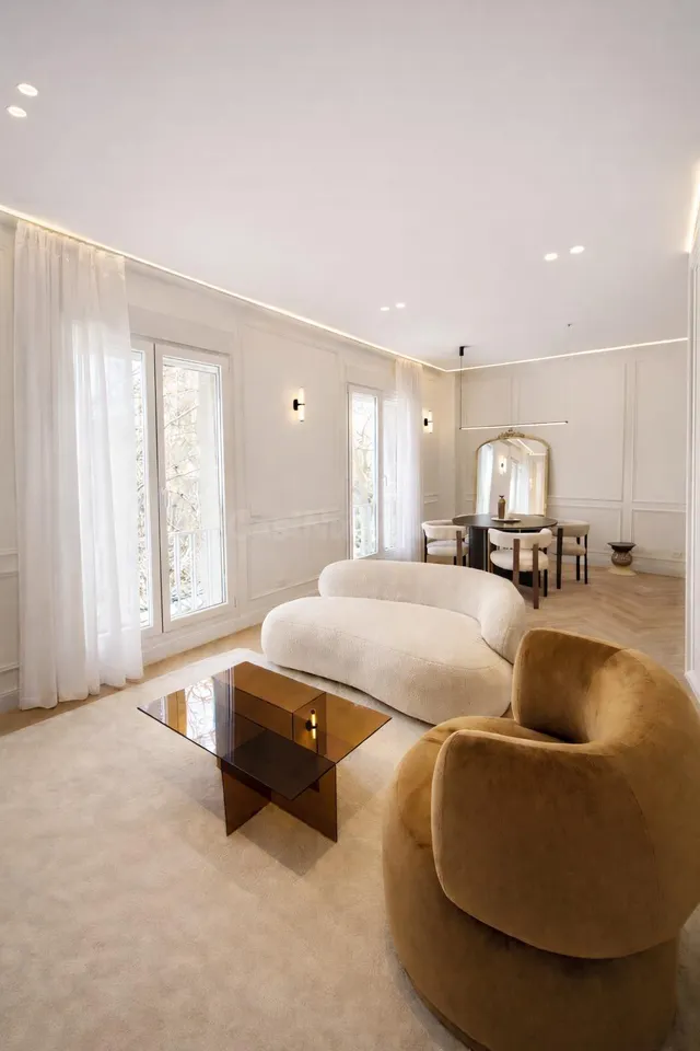 VIVIENDA DE LUJO CON DISEÑO EXCLUSIVO Y BALCONES EN LISTA — 2