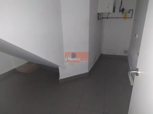 SE VENDE BAJO COMERCIAL ACONDICIONADO — 4