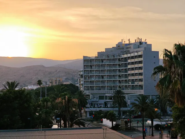 En Venta Piso en el Paseo Maritimo de ALmeria Capital — 50