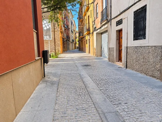 Piso en venta en el Barrio Antiguo de Manresa | Ideal invers - foto 2