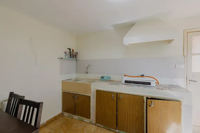 CASA UNIFAMILIAR CON TERRENO URBANO Y GRANDES POSIBILIDADES EN OFRA — 36