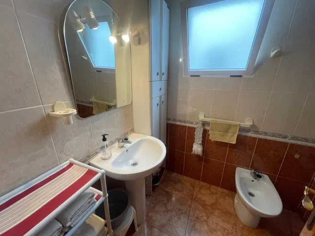Apartamento con garaje y piscina en el centro de Torrevieja — 23