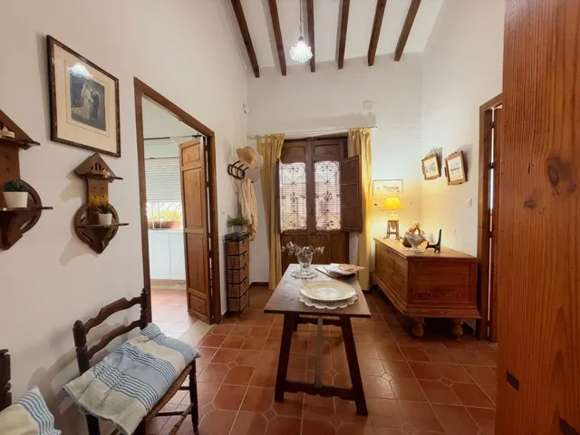 Acogedora casa de planta baja con jardín mediterráneo, patio soleado y gran garaje privado en Las Palas — 32