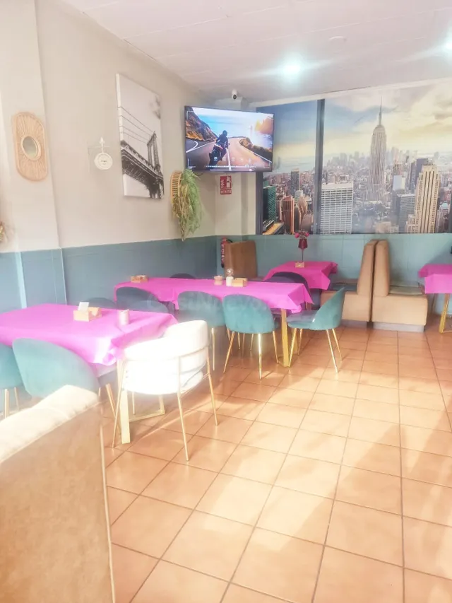 Bocatería en traspaso en Massanassa. 2 terrazas, cocina equi - foto 3
