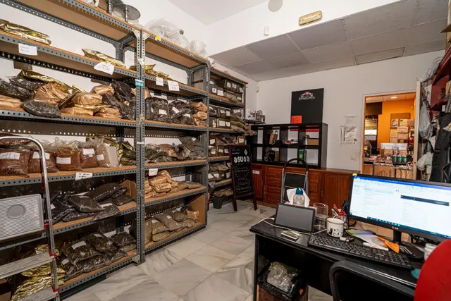 SE TRASPASA TIENDA ESPECIALIZADA EN TÉ, CAFÉ Y CHOCOLATE — 17