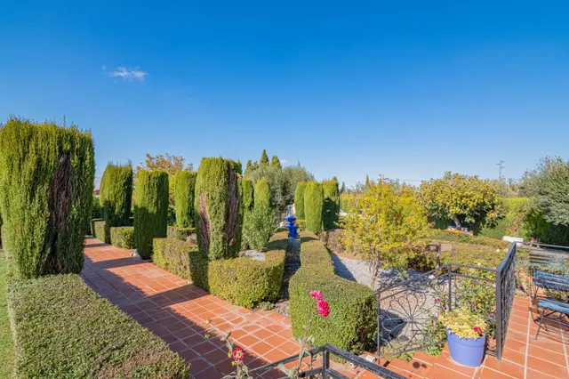 GRAN VILLA EN GOJAR, CON UNA PARCELA DE MAS DE 2142 METROS,  - foto 3