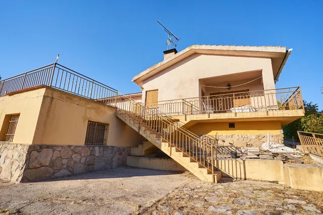 CHALET INDEPENDIENTE EN VENTA — 4