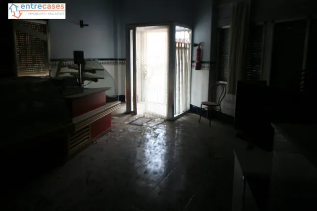 PLANTA BAJA ESQUINERA, ZONA CALLE CALVARIO, SE VENDE COMO LOCAL COMERCIAL O PLANTA BAJA. — 7