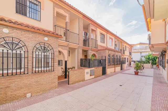 OPORTUNIDAD EN VENTA DE CASA ADOSADA DE 3 DORMITORIOS EN VEGAS DEL GENIL — 30