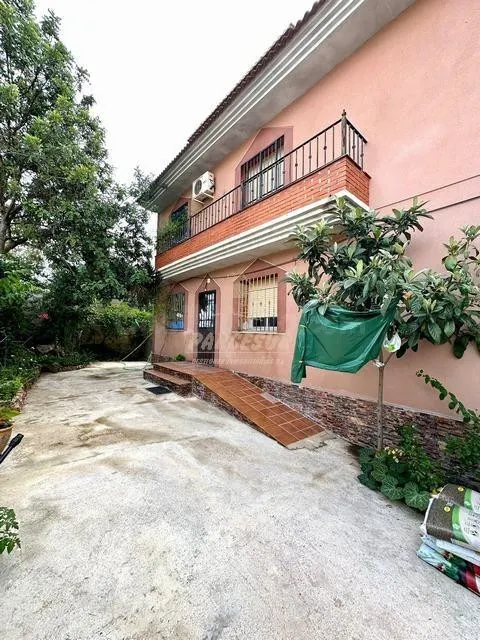 LA COLINA - Parcela de 1.000m2 con Gran casa con sotano y 3  - foto 5
