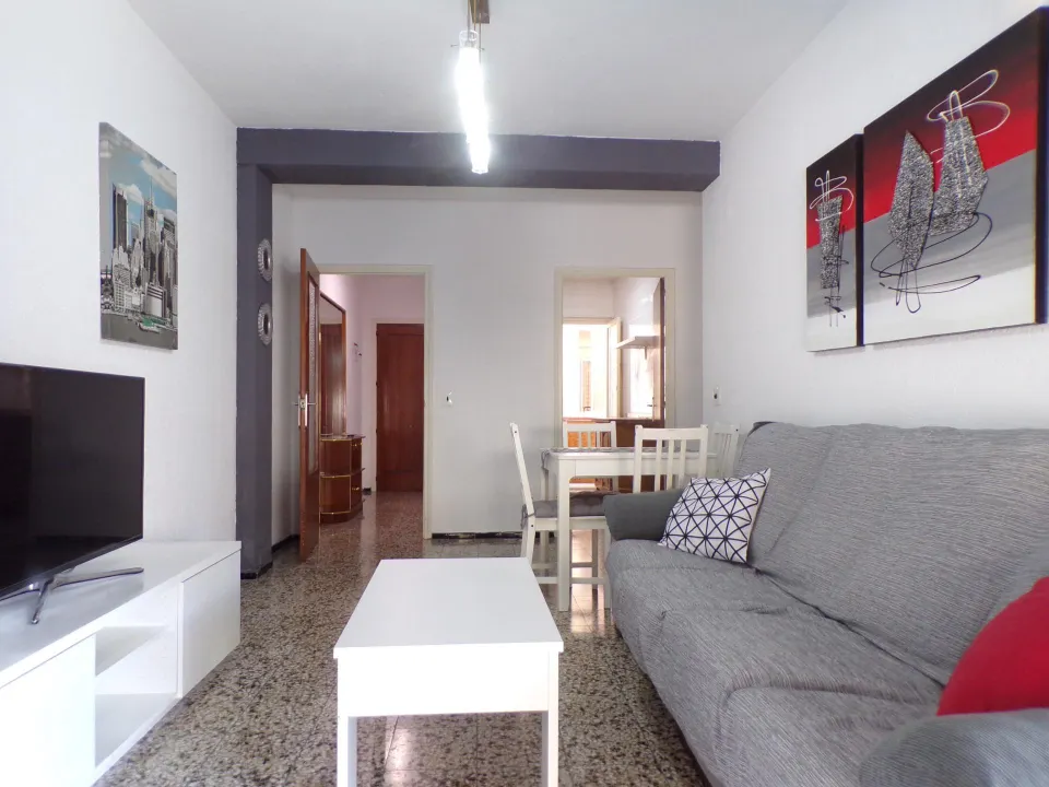 PISO EN ALQUILER DE CUATRO DORMITORIOS SEMIAMUEBLADO