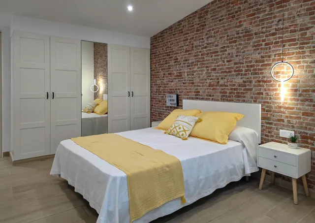 CASA DE 2 PLANTAS CON APARTAMENTO Y JARDIN — 44