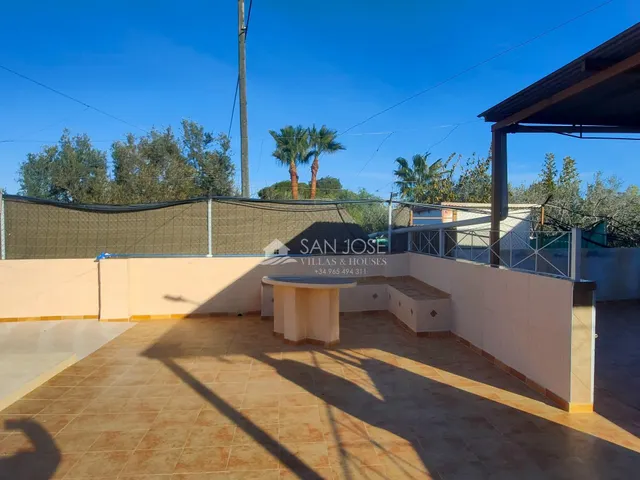 SE VENDE CHALET CON PISCINA EN MUY BUEN ESTADO EN ASPE ZONA DE UCHEL — 17