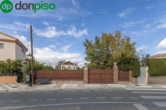 Gran casa con parcela y piscina en Cájar — 36