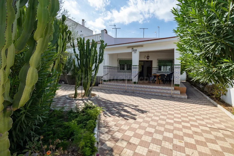 Quieres comprar tu gran hogar familiar junto al mar de playa de regla?... no puedes pasar por alto ésta!