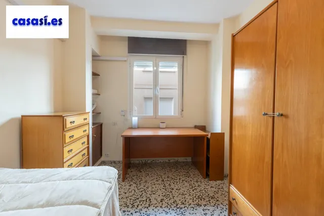 Piso de 3 dormitorios en calle milán, zaidín | muy luminoso y con gran potencial — 11
