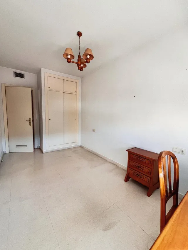 ¡una gran oportunidad para crear el hogar que siempre has soñado! amplio piso de 4 dormitorios con garaje, ascensor y vigilancia nocturna. — 19