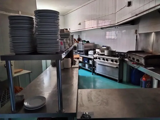Edificio con restaurante en Tormos — 11