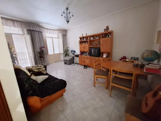 TRASPASO Y VENTA POR JUBILACIÓN CON VIVIENDA INCLUIDA — 28