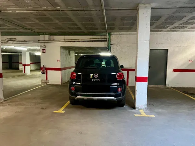 PLAZA DE PARKING EN SALOU PASEO MARITIM. — 2