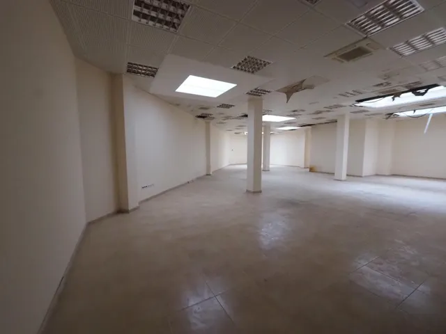 SE VENDE LOCAL COMERCIAL EN MANRESA, ZONA PASSEIG PERE III — 3