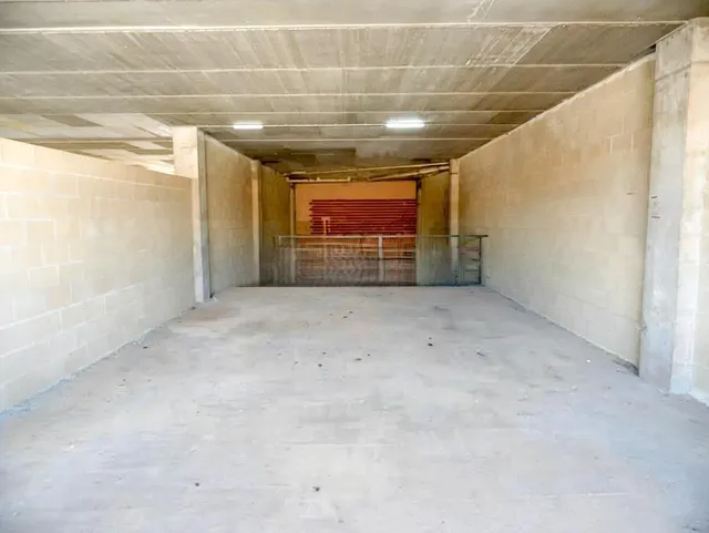 Se alquilan Locales Comerciales Calle Malagon — 12