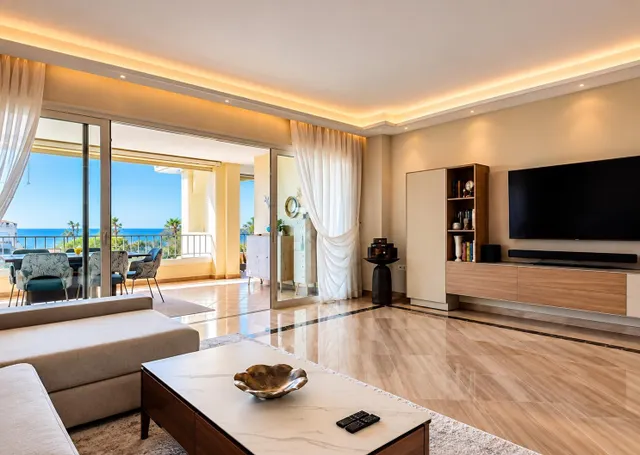 Exclusivo ático de lujo en Elviria con espectaculares vistas al mar — 11