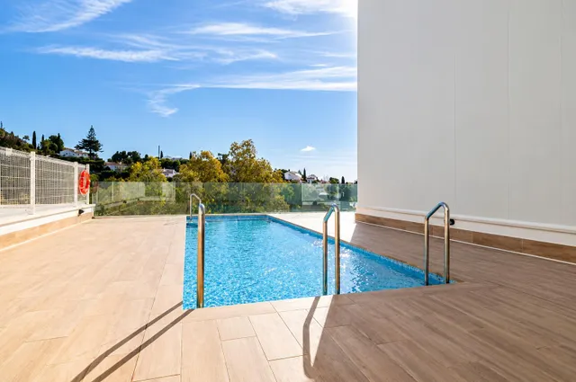 Espectacular piso con vistas al mar en torreblanca, Fuengirola – urbanización con piscinas, spa y gimnasio — 6