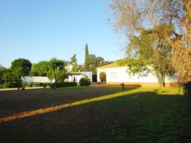 Chalet independiente de una planta en urbanización privada e