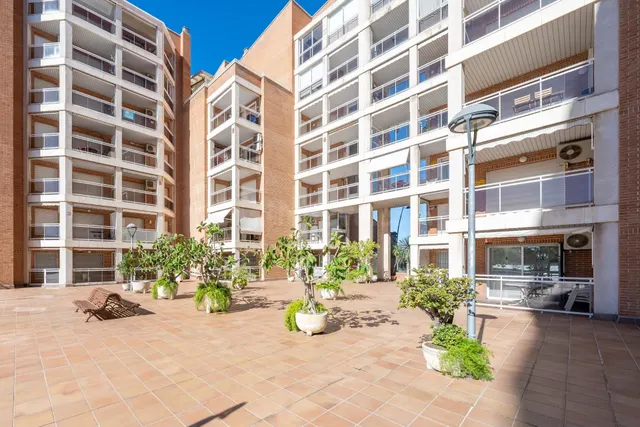 Piso con terraza, piscina y ascensor en Vinyols i els Arcs | - foto 2