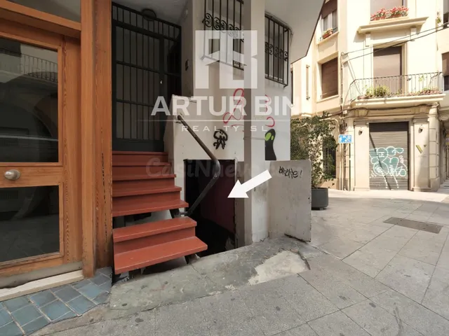 Local comercial 92m² en venta - Ciutat Vella