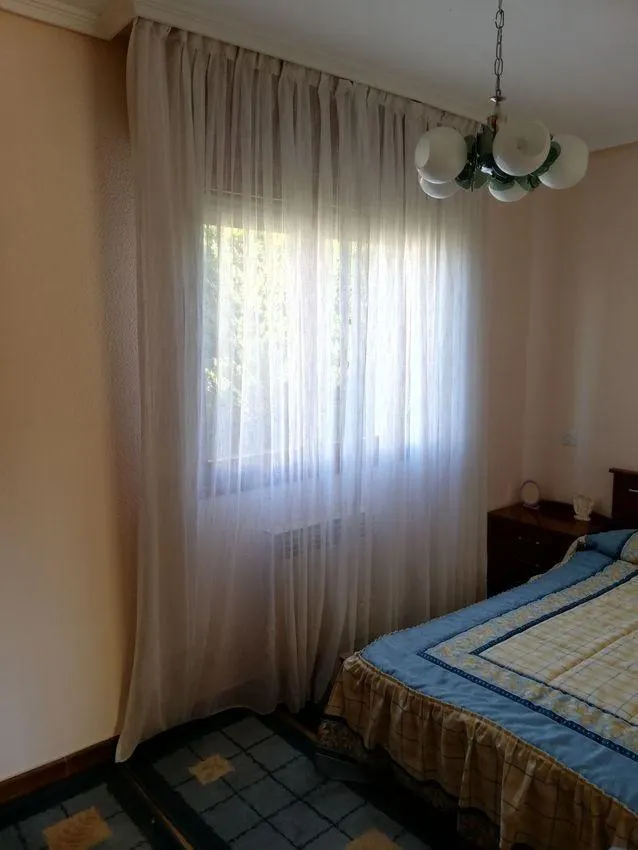 Chalet independiente con piscina, jardín y amplias posibilidades — 8