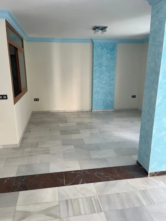 Amplio Piso en el Corazón de Almería - Oportunidad Única - foto 3