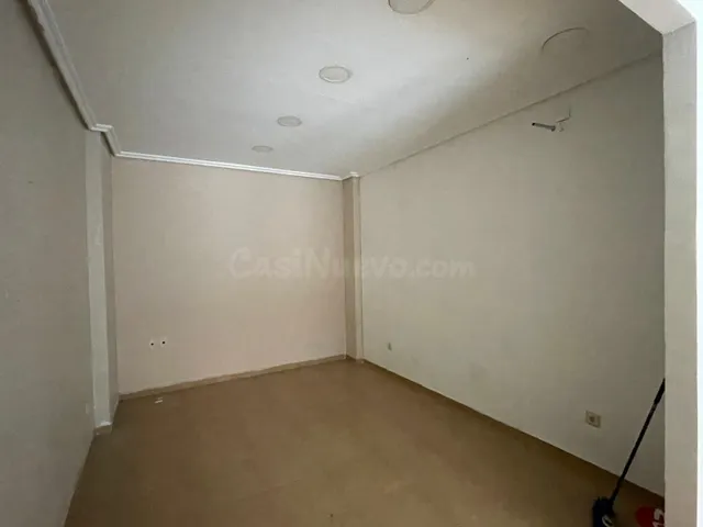 Se vende amplio local comercial en zona peatonal muy transit - foto 3