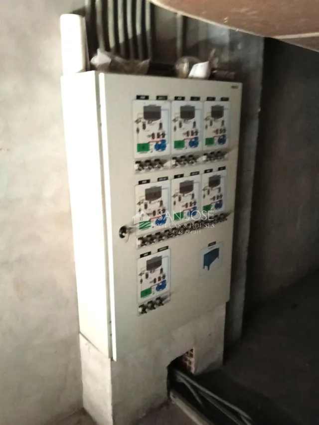 Se vende local comercial con sotano preparado para supermercado en buena zona de Aspe — 6