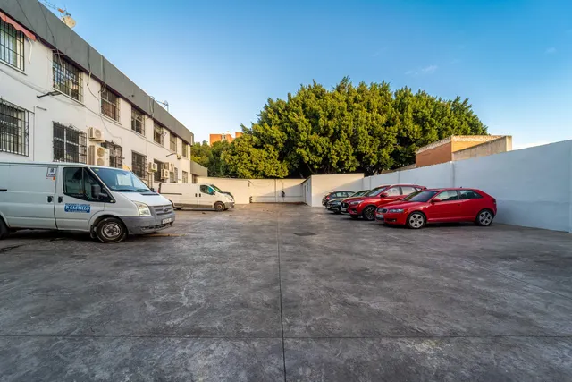 Local comercial 47m² en venta - La Aurora - Avda Andalucia — 23