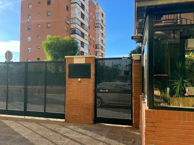 Vivienda con terraza y 4 dormitorios en Santa Clara, urbanización privada con zonas verdes. — 6