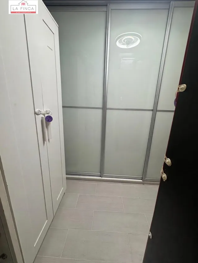 VIVIENDA 4 DORMITORIOS Y 2 BAÑOS MUY CERCA DEL CENTRO — 13