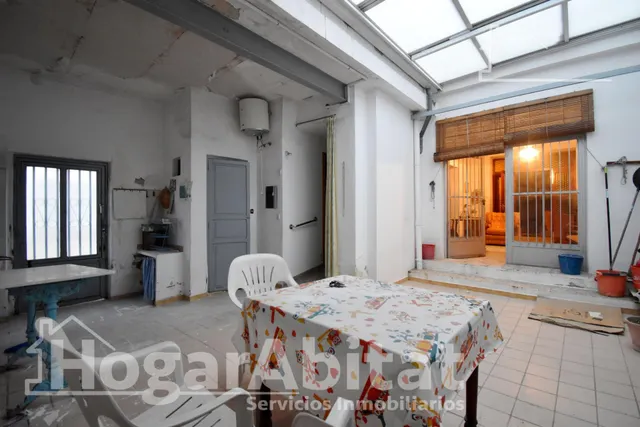 AMPLIA CASA DE PUEBLO CON TERRAZA, BALCÓN Y TRASTERO — 23