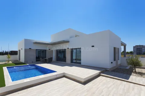 Bonita Villa Moderna en Daya Nueva (Alicante)