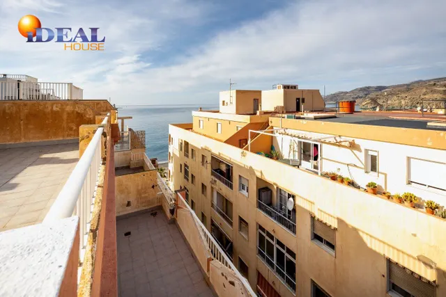 ESTUPENDO ATICO JUNTO AL MAR CON TERRAZA FANTASTICA — 46