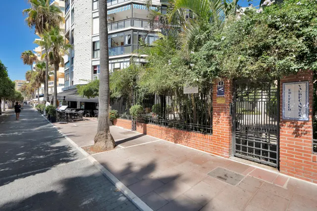UNIQUE OPPORTUNITY IN THE HEART OF MARBELLA, FRONTLINE TO THE SEA WITH TOURIST LICENCE! — 21